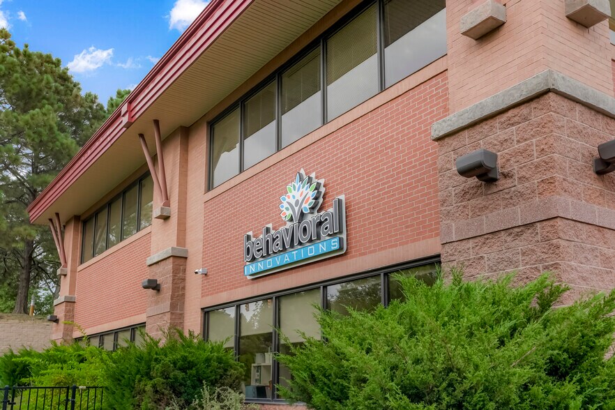 More Photos Of 10789 Bradford Rd, Littleton Office For Sale