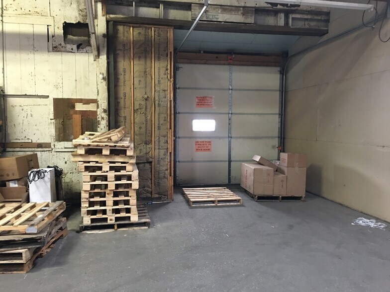 More Photos Of 539 Champion Rd, Jeffersonville Warehouse For Lease