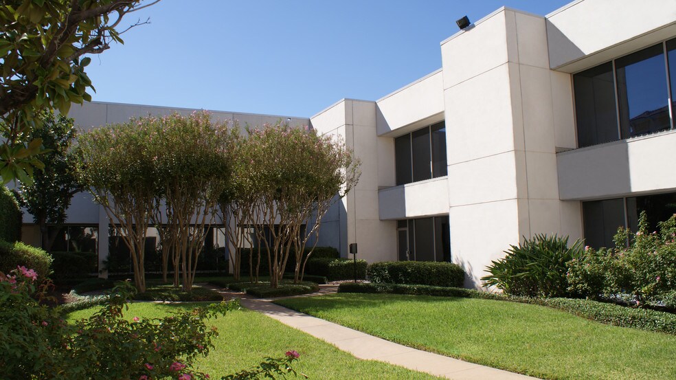 More Photos Of 7155 Old Katy Rd, Houston Office For Lease