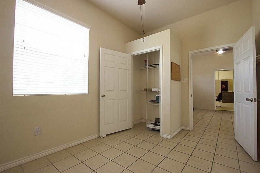 More Photos Of 4406 Theiss Rd, Humble Flex For Lease