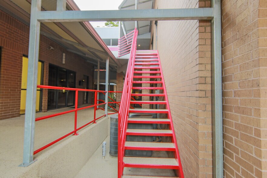 More Photos Of 3421 W Davis St, Conroe Medical For Lease