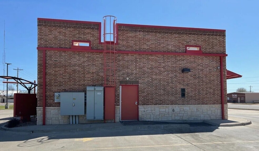 More Photos Of 601 E Main St, Weatherford Fast Food For Sale