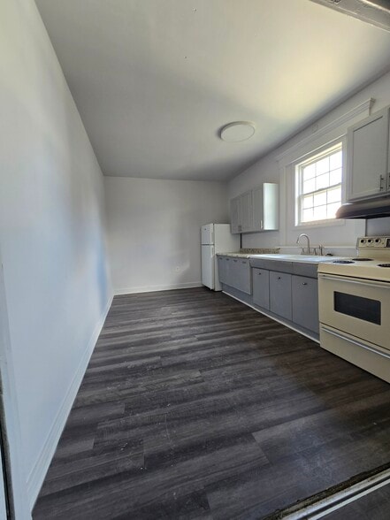 More Photos Of 824 12th St NW, Canton Storefront Retail Residential For Sale