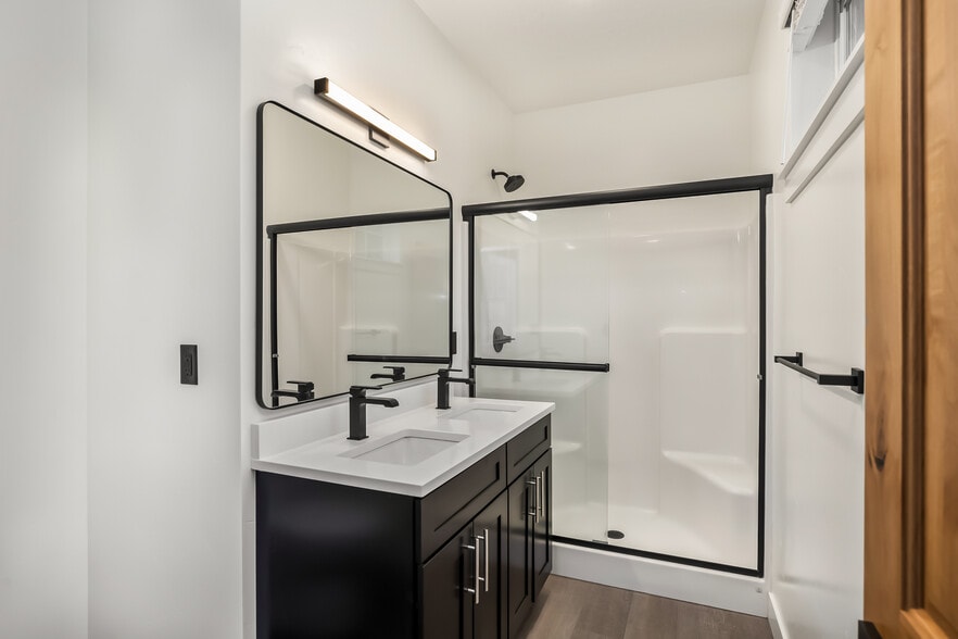 More Photos Of 1441-1461 NW 4th St, Redmond Apartments For Sale