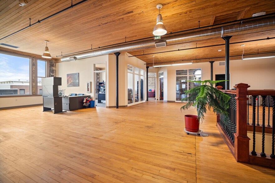More Photos Of 211 N Franklin St, Port Washington Office For Lease