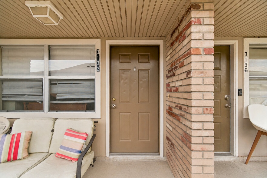More Photos Of 3132 Bloomingdale Villas Ct, Brandon Apartments For Sale