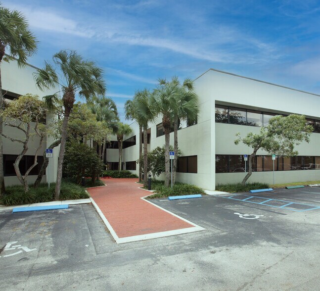 More Photos Of 14645 NW 77th Ave, Miami Lakes Office For Lease