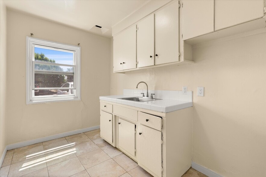 More Photos Of 10600 S Inglewood Ave, Inglewood Apartments For Sale