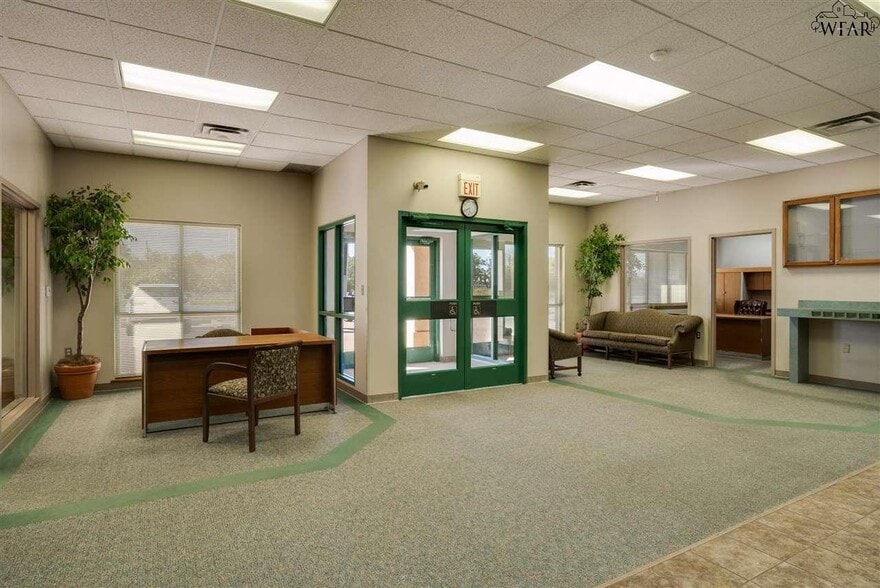 More Photos Of 2618 Old Iowa Park Rd, Wichita Falls Bank For Lease