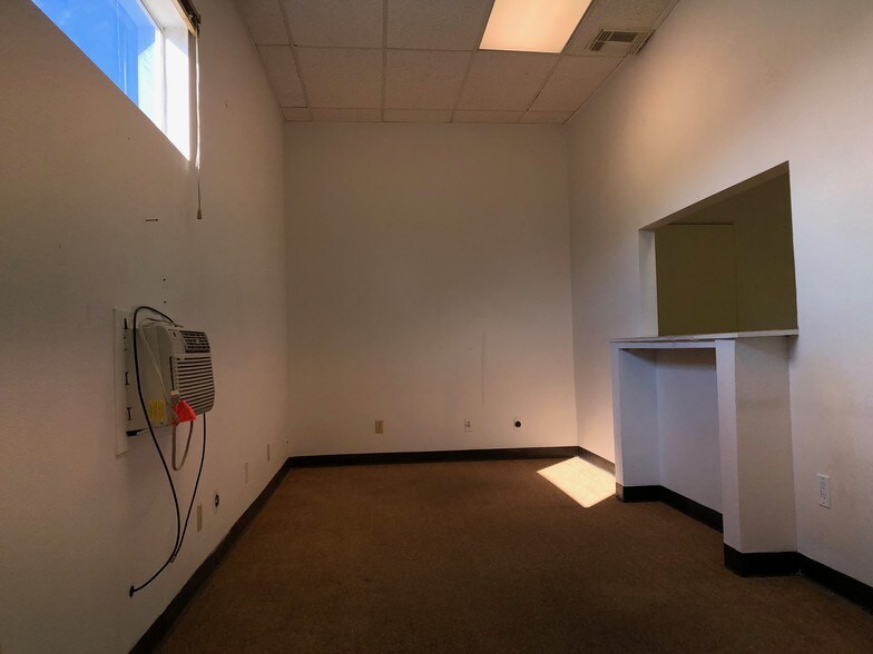 More Photos Of 913 Alene Ave, Ridgecrest Office For Lease