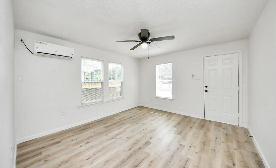 More Photos Of 7301 Sherman St, Houston Apartments For Sale
