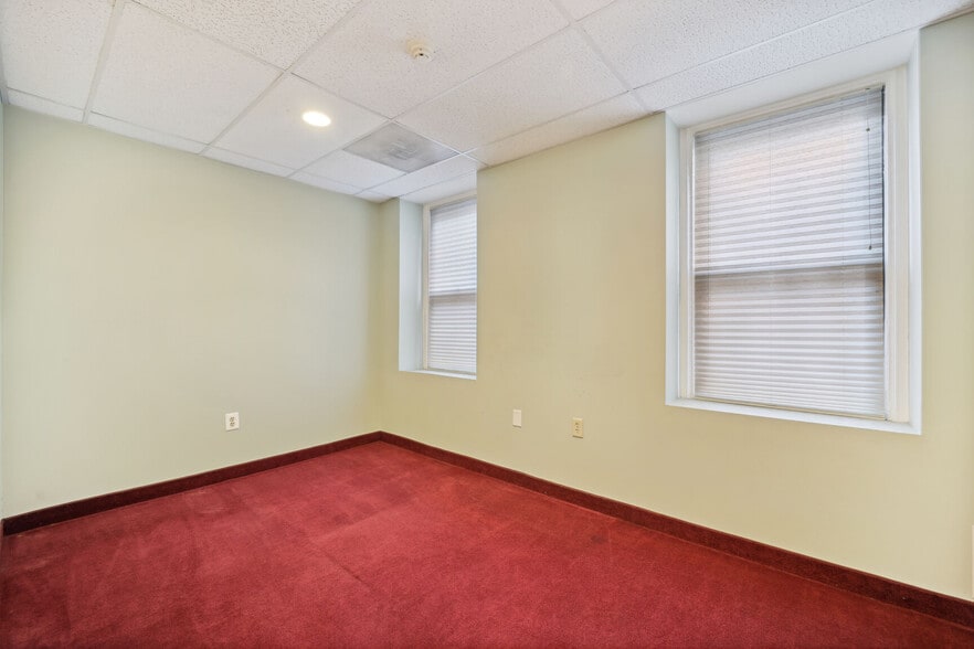 More Photos Of 3520 Connecticut Ave NW, Washington Office For Lease