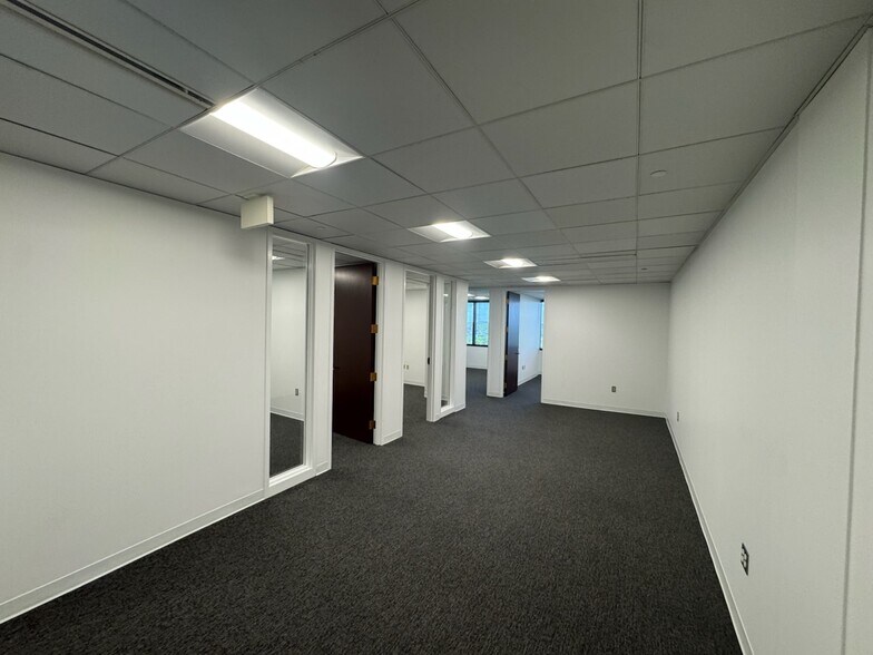 More Photos Of 750 Holiday Dr, Pittsburgh Office Residential For Lease