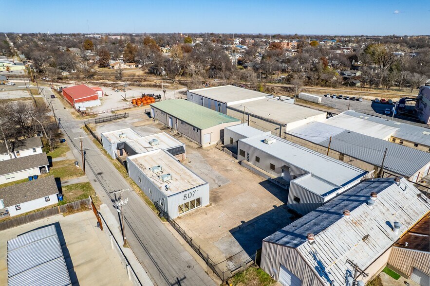 More Photos Of 807 S Xanthus Ave, Tulsa Warehouse For Lease