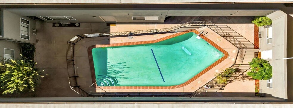 More Photos Of 6911 Haskell Ave, Van Nuys Apartments For Sale