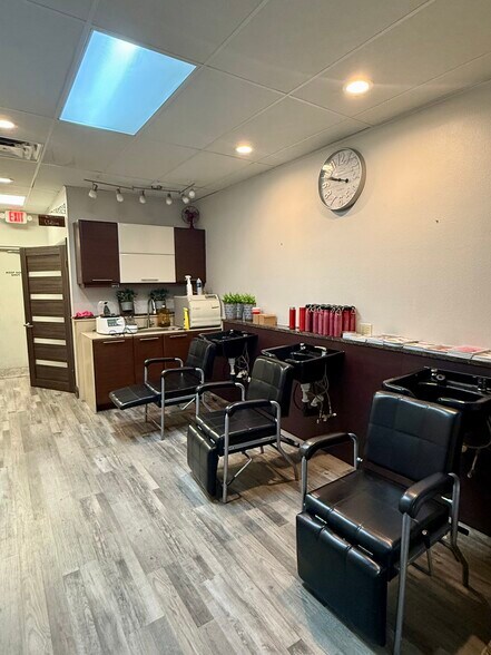 More Photos Of 5404 Hoover Blvd, Tampa Medical For Sale