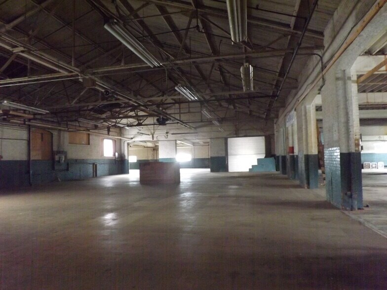 More Photos Of 700 Hepburn St, Milton Showroom For Lease