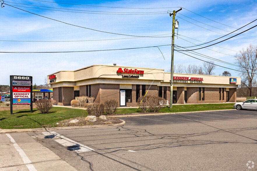Primary Photo Of 5660 Dixie Hwy, Waterford Medical For Sale