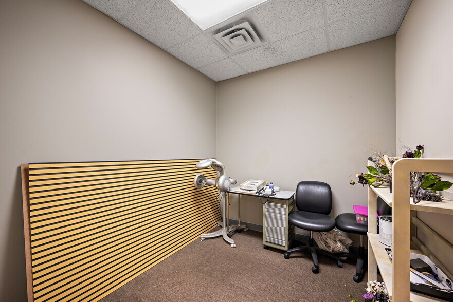 More Photos Of 325-337 NW Northdale Blvd, Coon Rapids Freestanding For Sale