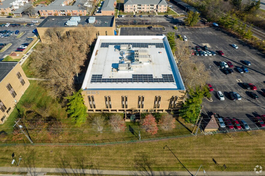 More Photos Of 921 Chatham Ln, Columbus Office For Lease