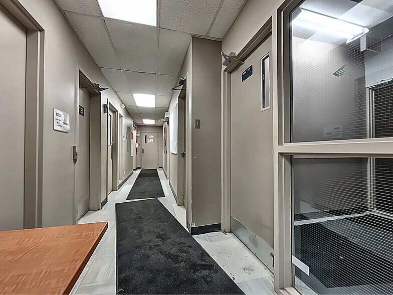 More Photos Of 3219 Boul Saint-François, Saguenay Office For Lease