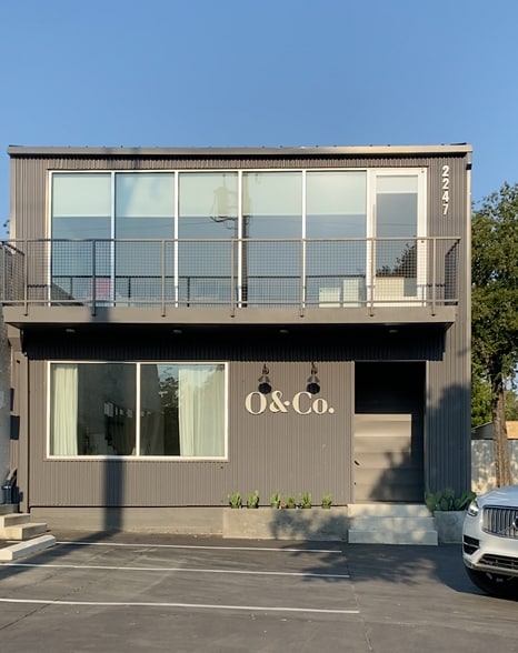 Primary Photo Of 2247 Sylvan Ave, Dallas Office For Sale