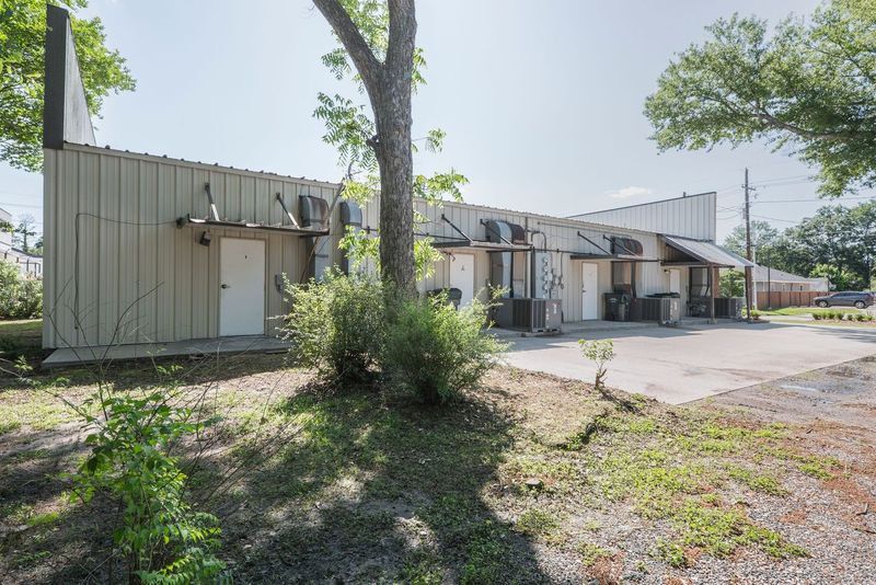 More Photos Of 406-410 N 6th St, West Monroe Light Manufacturing For Sale