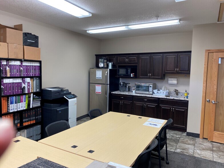 More Photos Of 11149-11157 N Zealand Ave, Champlin Office For Lease