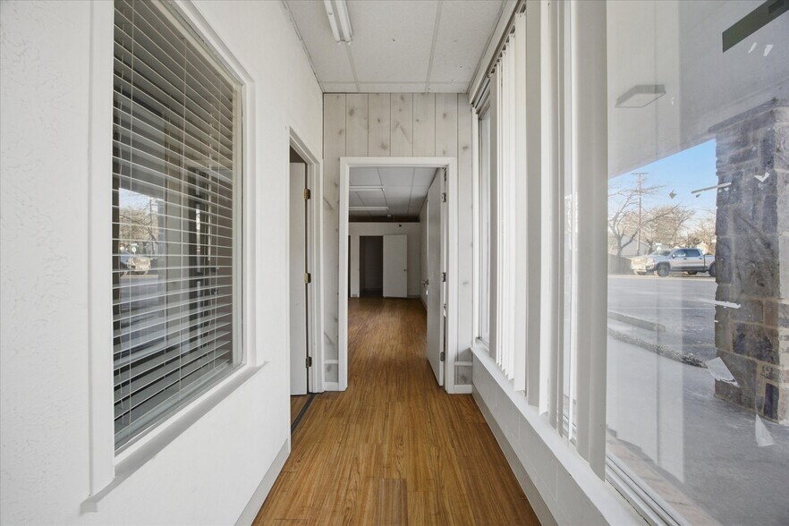 More Photos Of 2108 Monroe St, Commerce Showroom For Sale