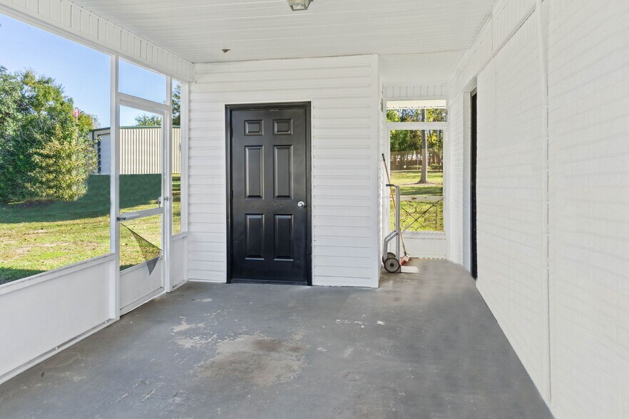 More Photos Of 1213 Main St, Chipley Office For Sale