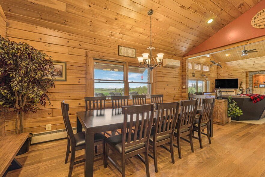 More Photos Of 1665 Whisper Ridge Rd, Ashton Hotel For Sale