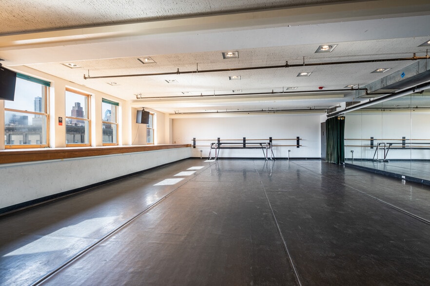 More Photos Of 601 S Broad St, Philadelphia Office For Lease