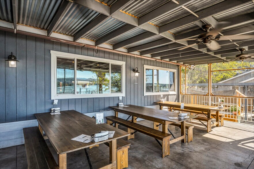 More Photos Of 14625 Lakeshore Dr, Clearlake Restaurant For Sale