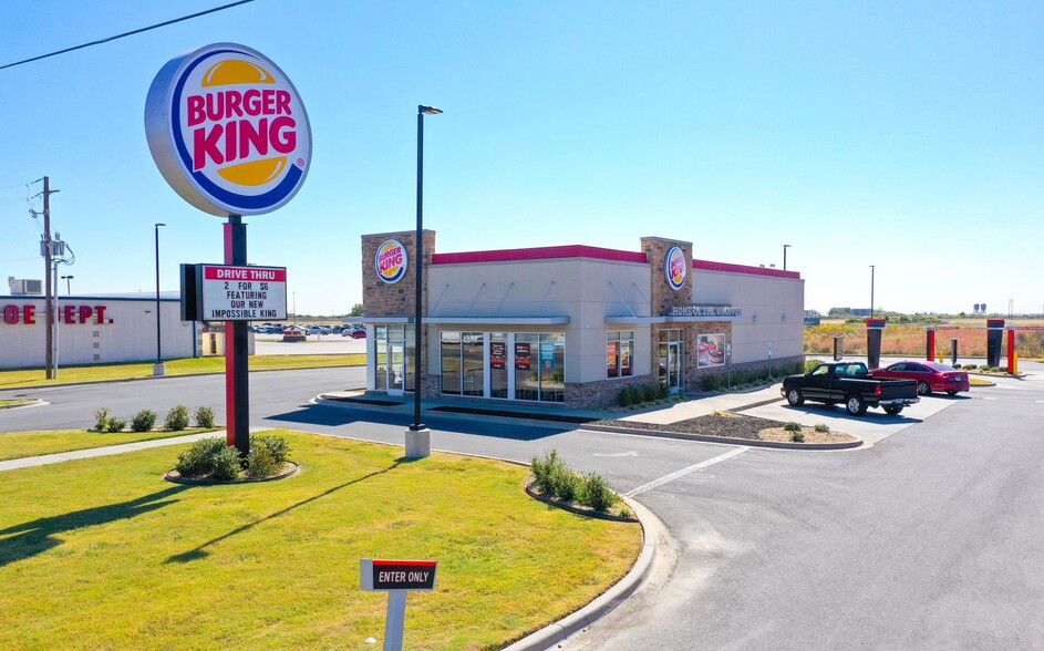 Primary Photo Of 302 E 22nd St, Stuttgart Fast Food For Sale