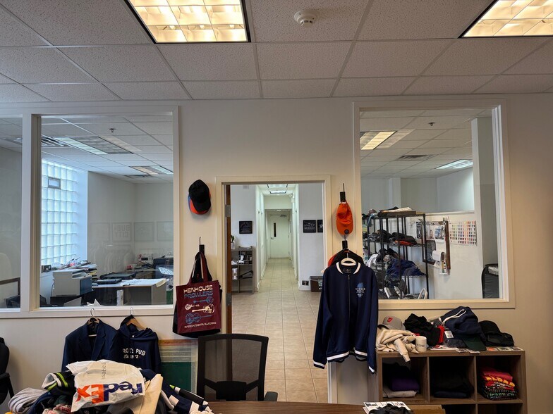 More Photos Of 4949 N Western Ave, Chicago Warehouse For Lease