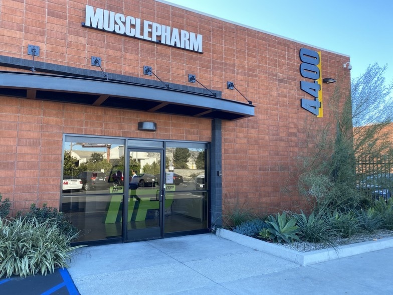 More Photos Of 4400-4404 W Vanowen St, Burbank Warehouse For Lease