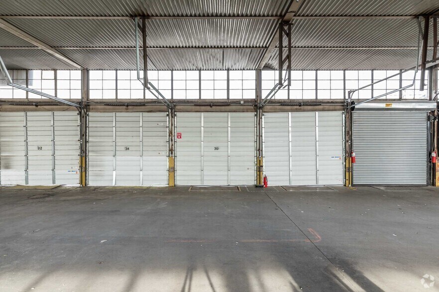 More Photos Of 460 Kingsland Ave, Brooklyn Truck Terminal For Lease