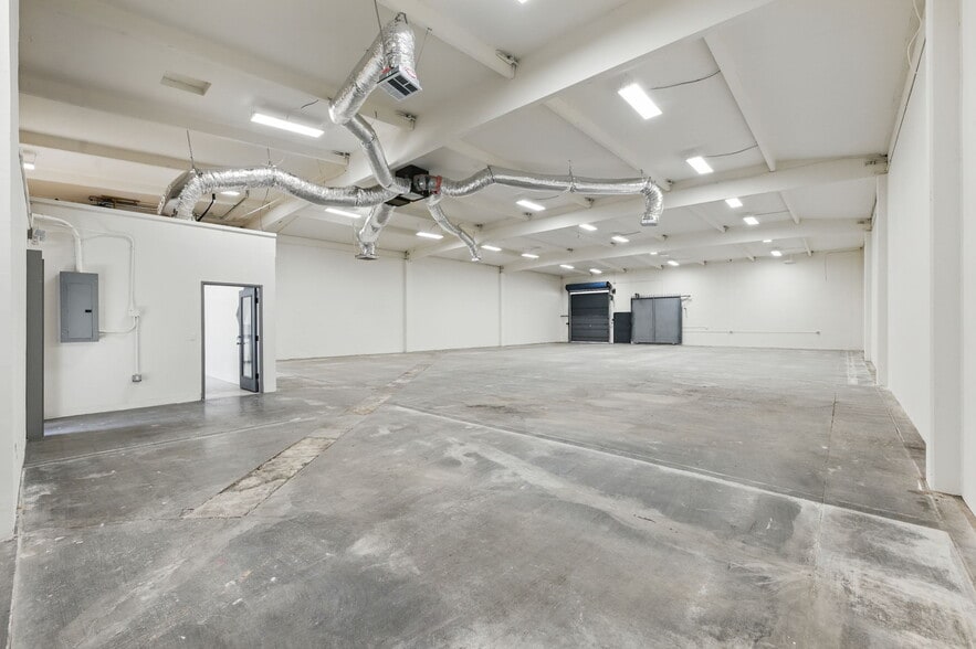 More Photos Of 12819 Main St, Los Angeles Warehouse For Sale
