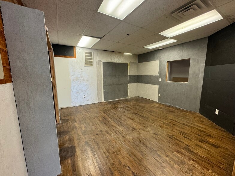 More Photos Of 51-53 W Montauk Hwy, Lindenhurst Storefront Retail Office For Sale