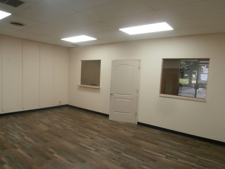 More Photos Of 3015 Menke Cir, Omaha Office Residential For Lease