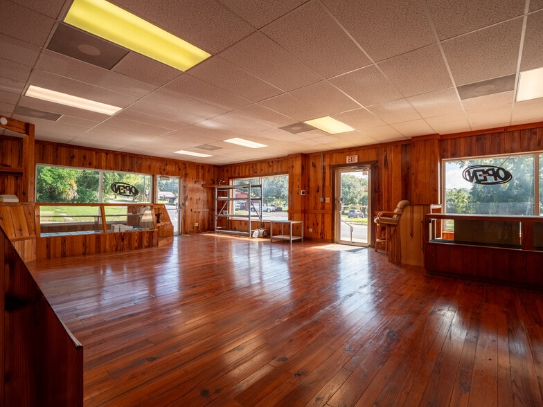 More Photos Of 290 S Duval Ave, Madison Flex For Sale