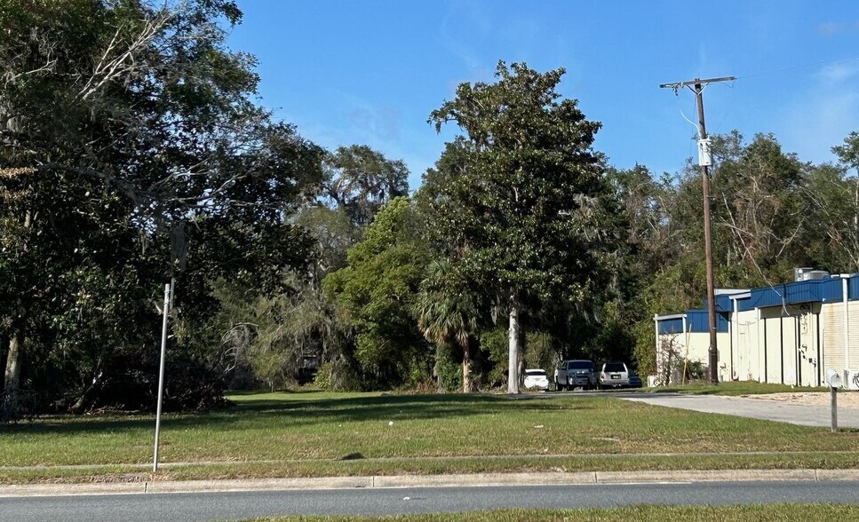 More Photos Of 846 SW Main Blvd, Lake City Land For Sale