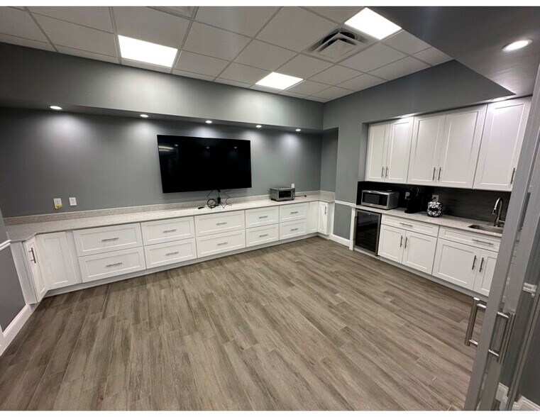 More Photos Of 1011-1039 NW 31st Ave, Pompano Beach Manufacturing For Lease