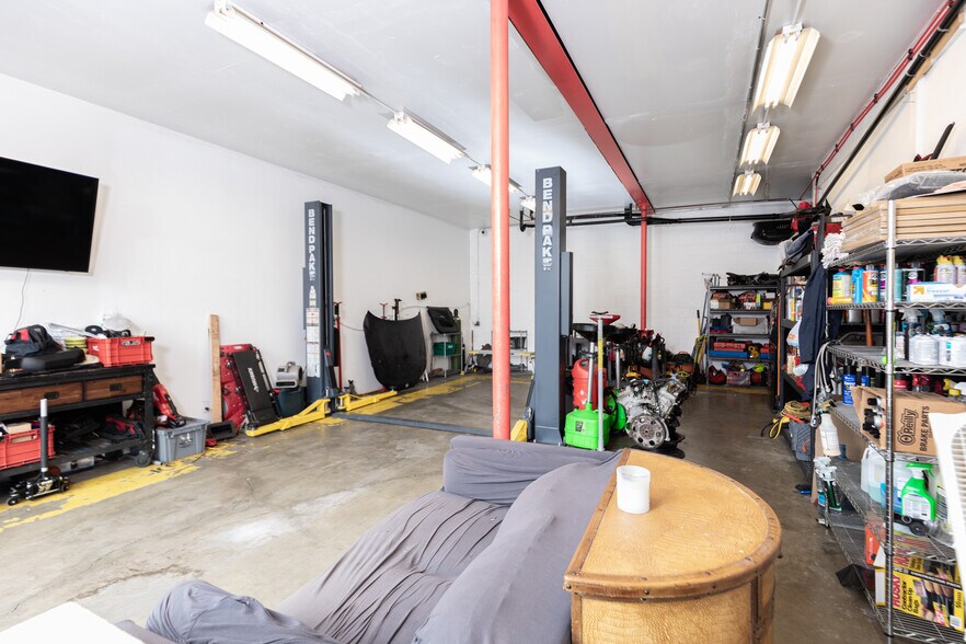 More Photos Of 4355 Lawehana St, Honolulu Industrial For Sale