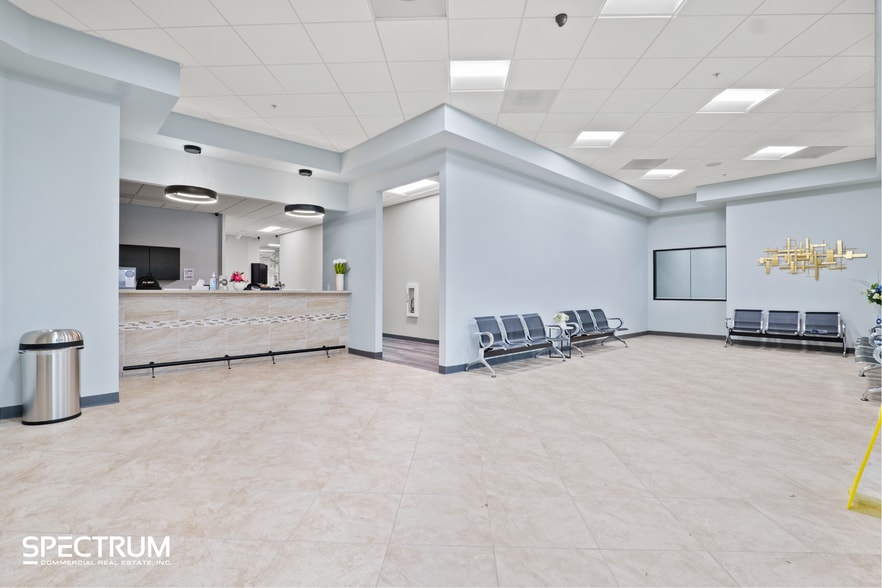 More Photos Of 21050 Centre Pointe Pky, Santa Clarita Medical For Lease