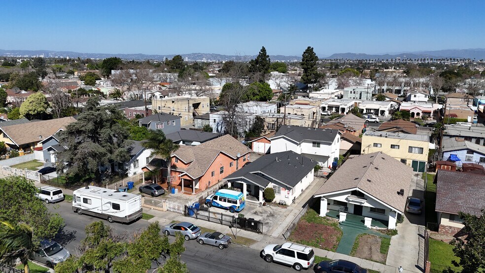 More Photos Of 1049 W 61st St, Los Angeles Apartments For Sale