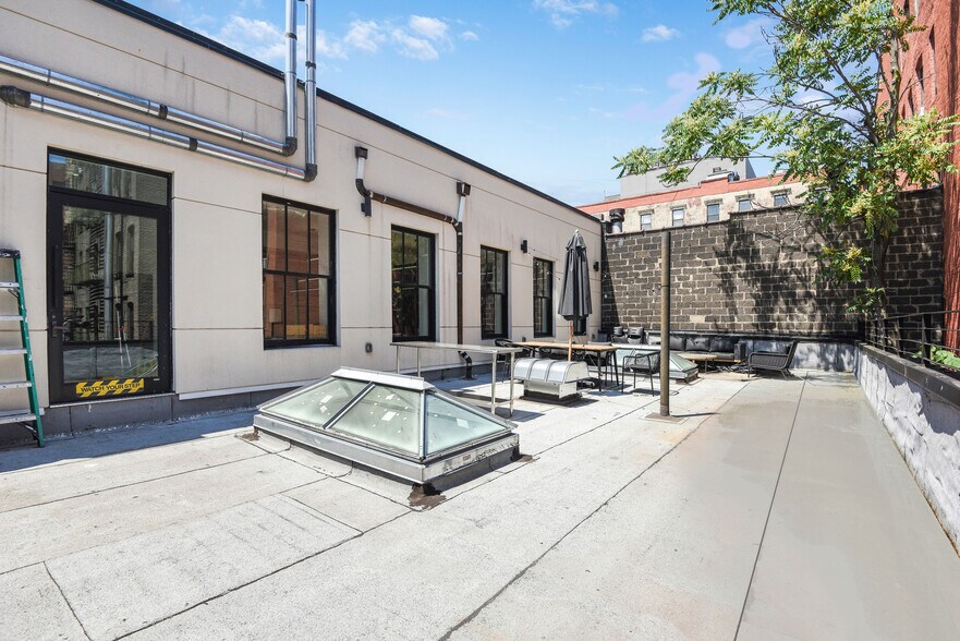 More Photos Of 294-296 Grand St, New York Storefront Retail Office For Lease