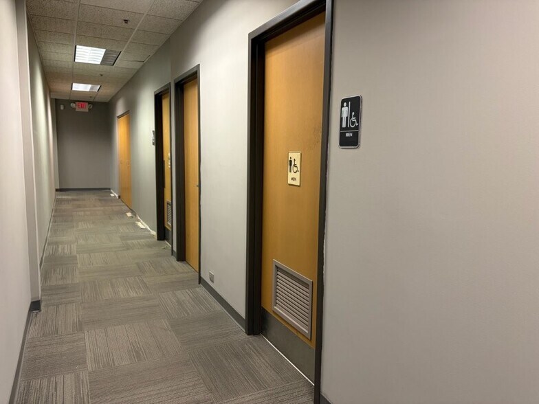 More Photos Of 20890 Kenbridge Ct, Lakeville Research And Development For Lease