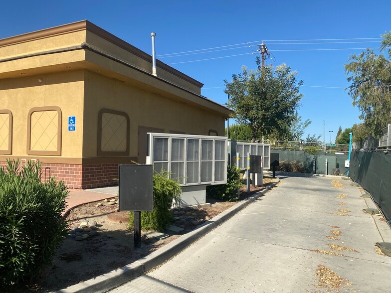More Photos Of 4920 Gosford Rd, Bakersfield Fast Food For Sale