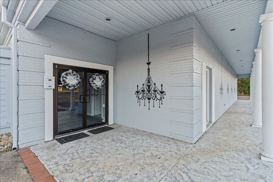 More Photos Of 88 N Daleville Ave, Daleville General Retail For Sale